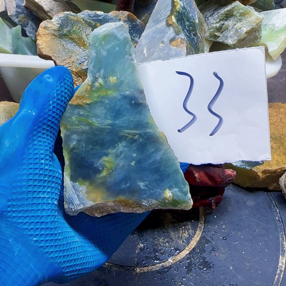 简***人蛇纹石玉未镶嵌岫玉