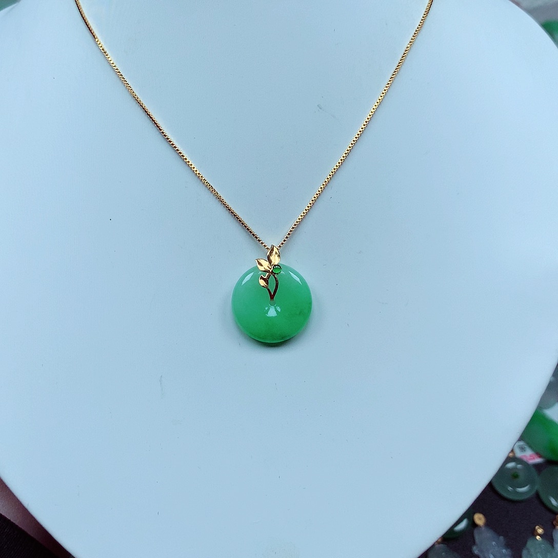 翡翠颈饰18K金镶嵌天然翡翠A货