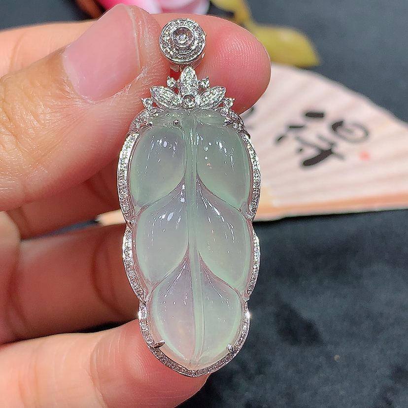 18k金天然A货翡翠晴底大树叶吊坠经典轻奢时尚