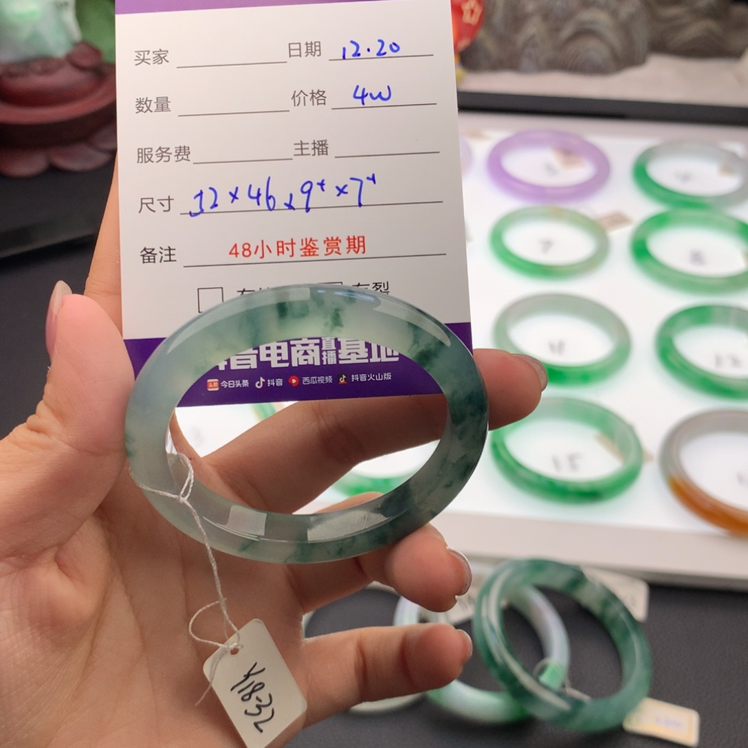 曦***娃翡翠未镶嵌手镯翡翠手镯