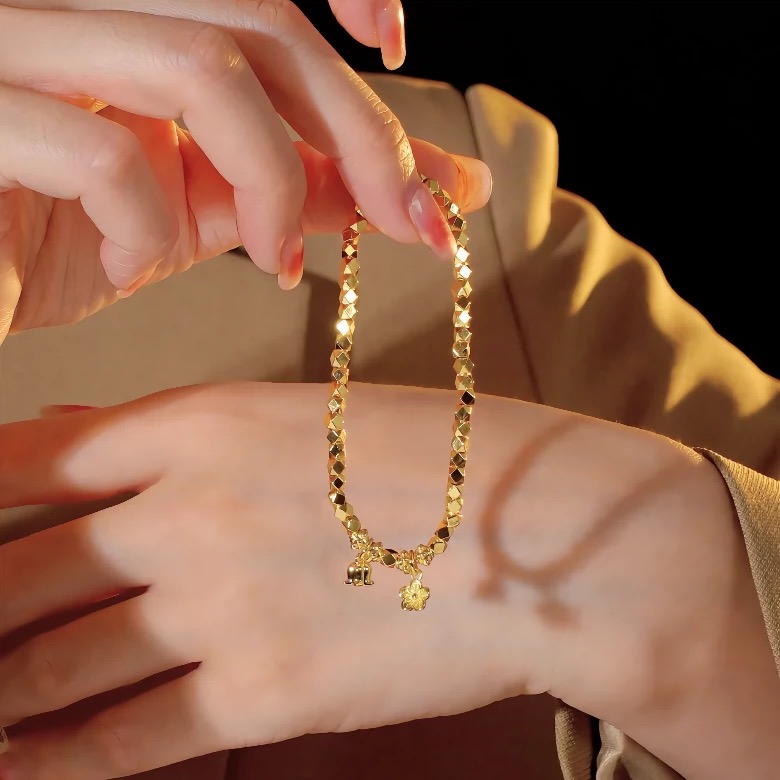 铜合金手链 爆闪铃兰花手链轻奢小众精致女款高级感蹦迪珠手链