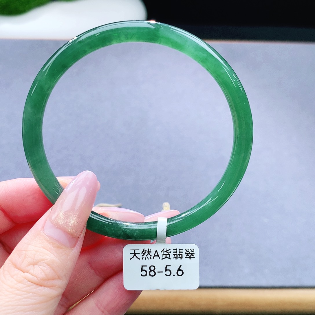 未镶嵌手镯（圆镯）翡翠