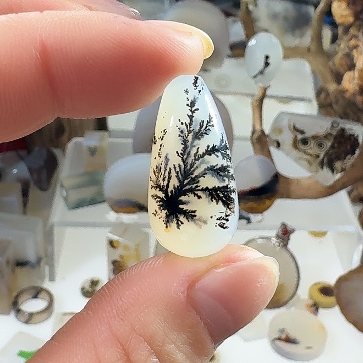 玛瑙/玉髓未镶嵌珠宝奇石