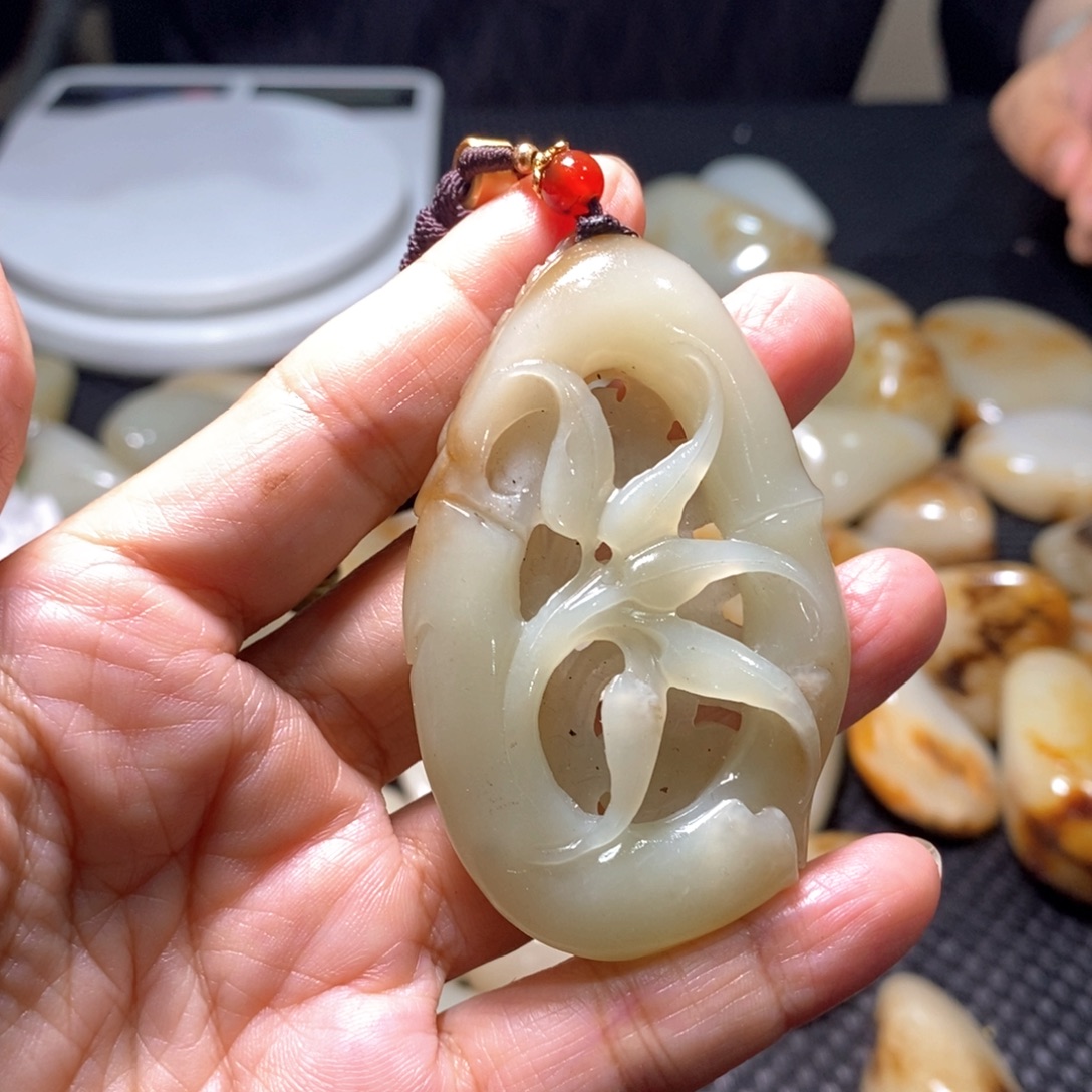 和田玉未镶嵌颈饰