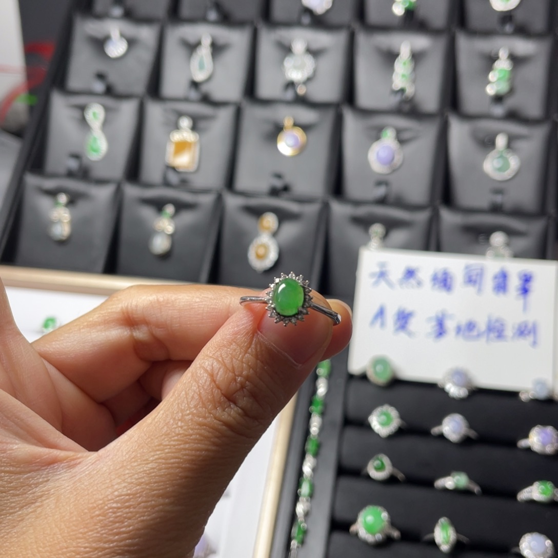 未镶嵌戒指翡翠戒指