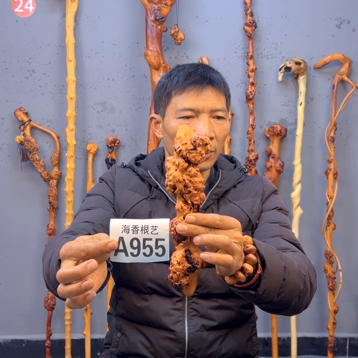 黑果木腾**跃一物一拍，以直播间截图实物为准，有风化裂痕