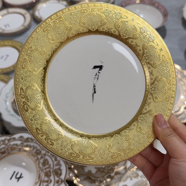 炮***孩瓷7.5英寸金边平盘4个