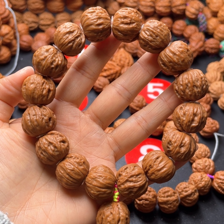 文玩核桃吊坠树王