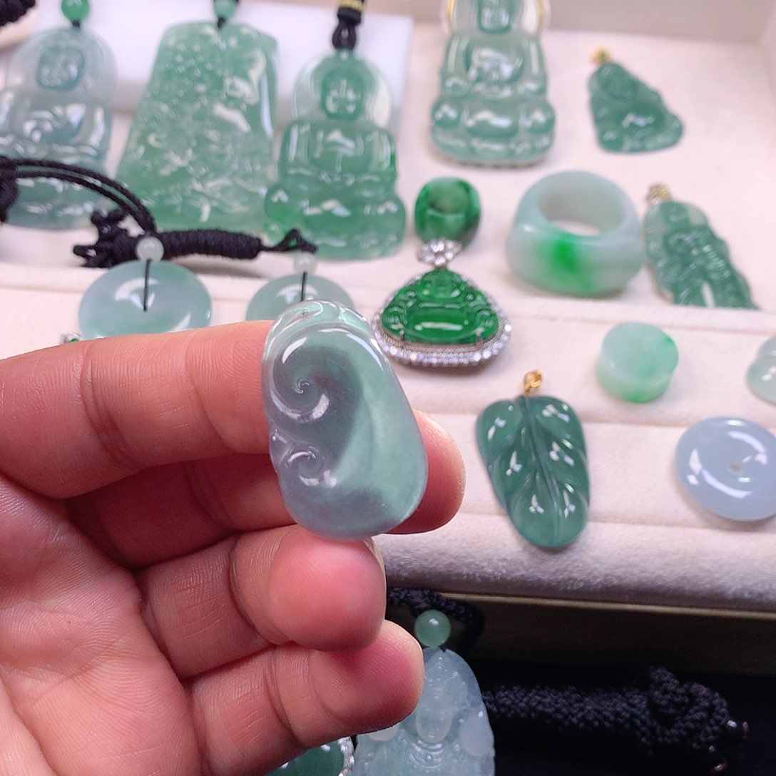 翡翠颈饰未镶嵌翡翠