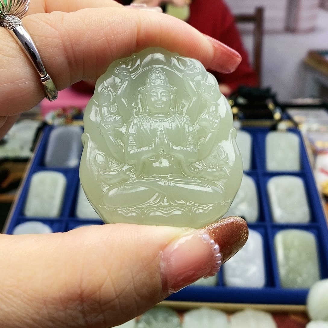 【闪购商品】和田玉颈饰未镶嵌问**愧