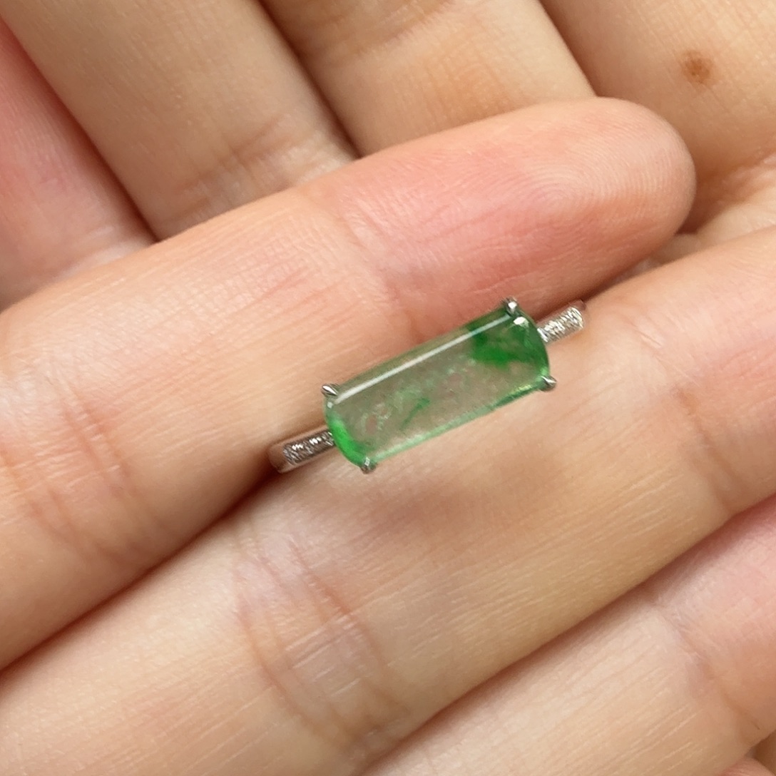 好****翡翠18K金镶嵌颈饰