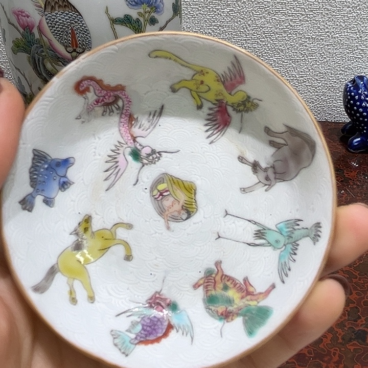 东***雪瓷片精美的的陶瓷摆件……