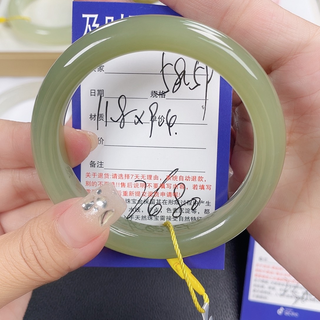 和田玉未镶嵌手镯