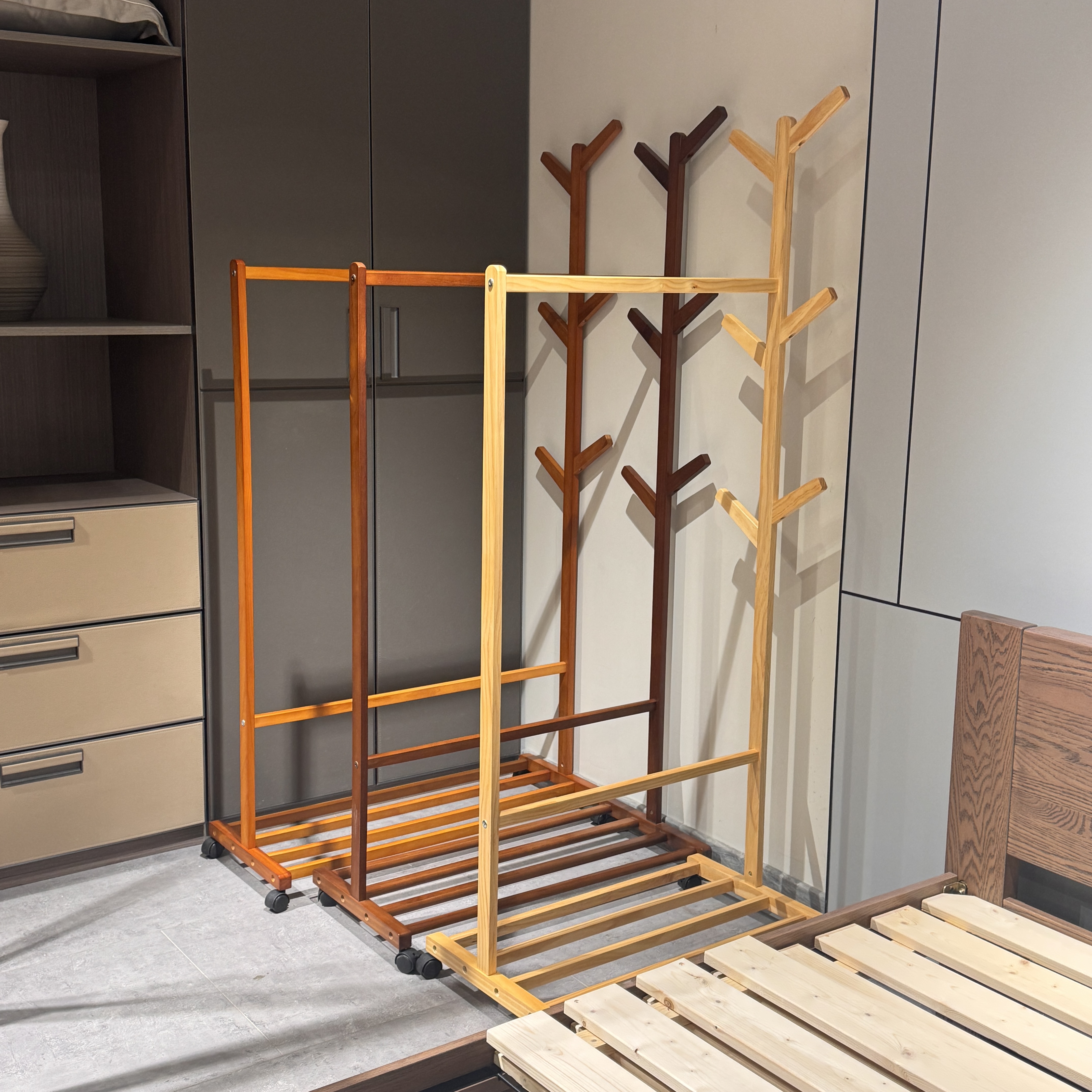 【带轮衣架】小树造型实木衣帽架卧室简约挂衣架卧室落地挂衣架