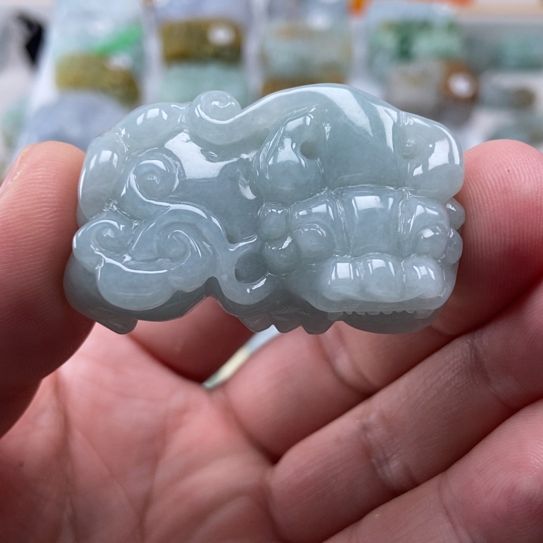 翡翠未镶嵌颈饰霸王貔貅吊坠