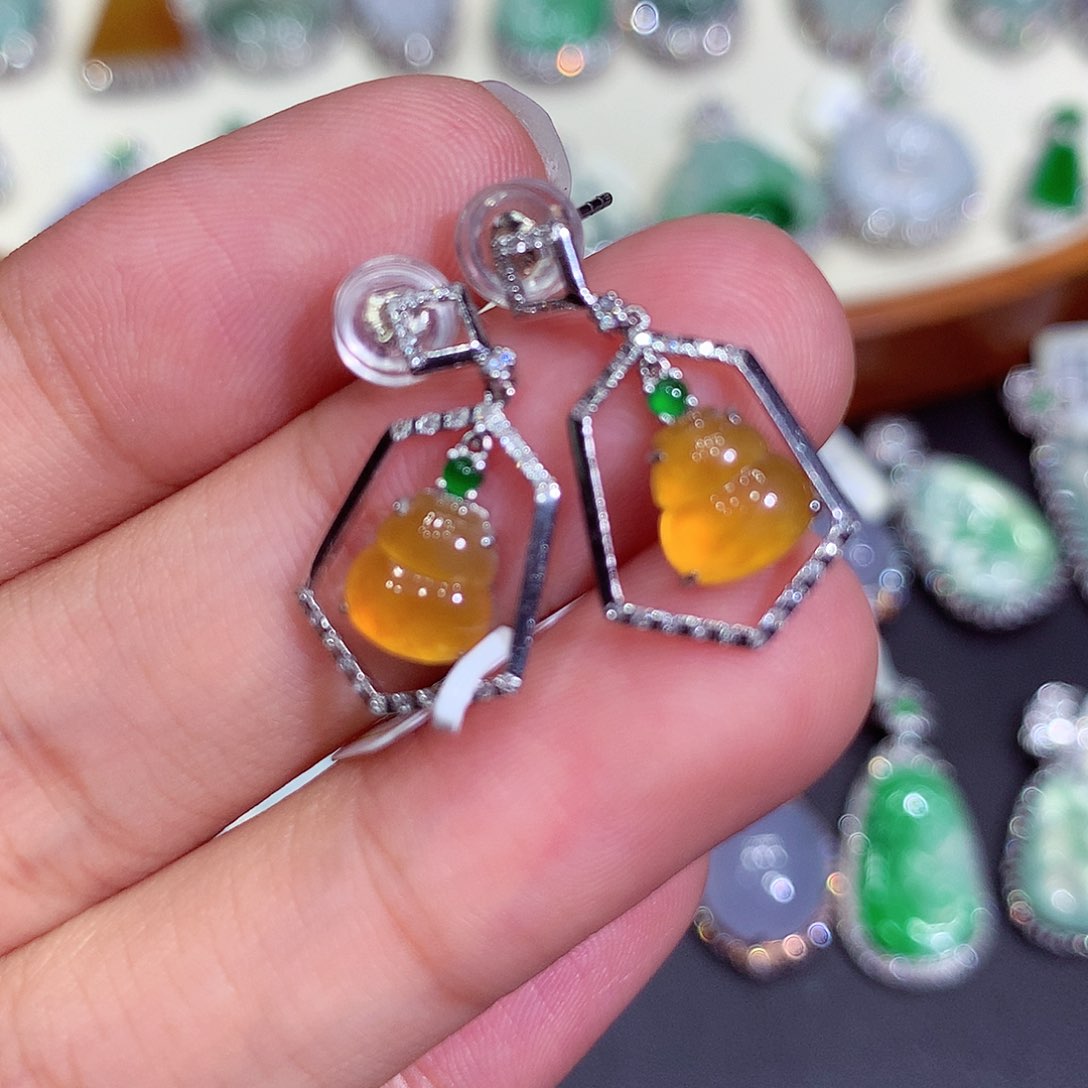 翡翠吊坠(不含链)18K金镶嵌