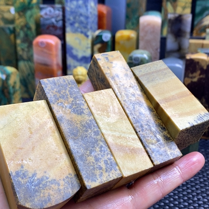 云南石不****哥青田石印章石