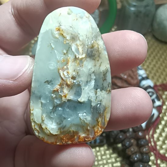 10多年老库存和田玉留皮随型牌