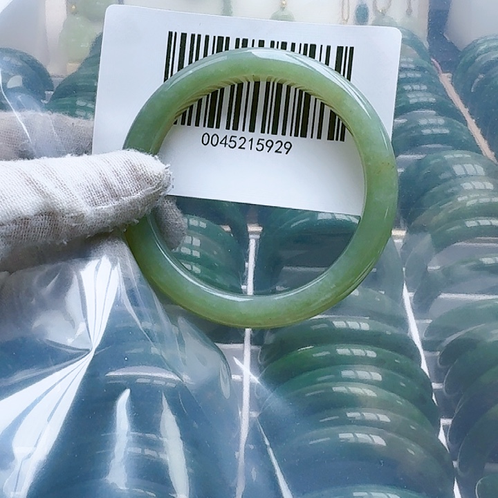 和田玉（碧玉）手镯未镶嵌56