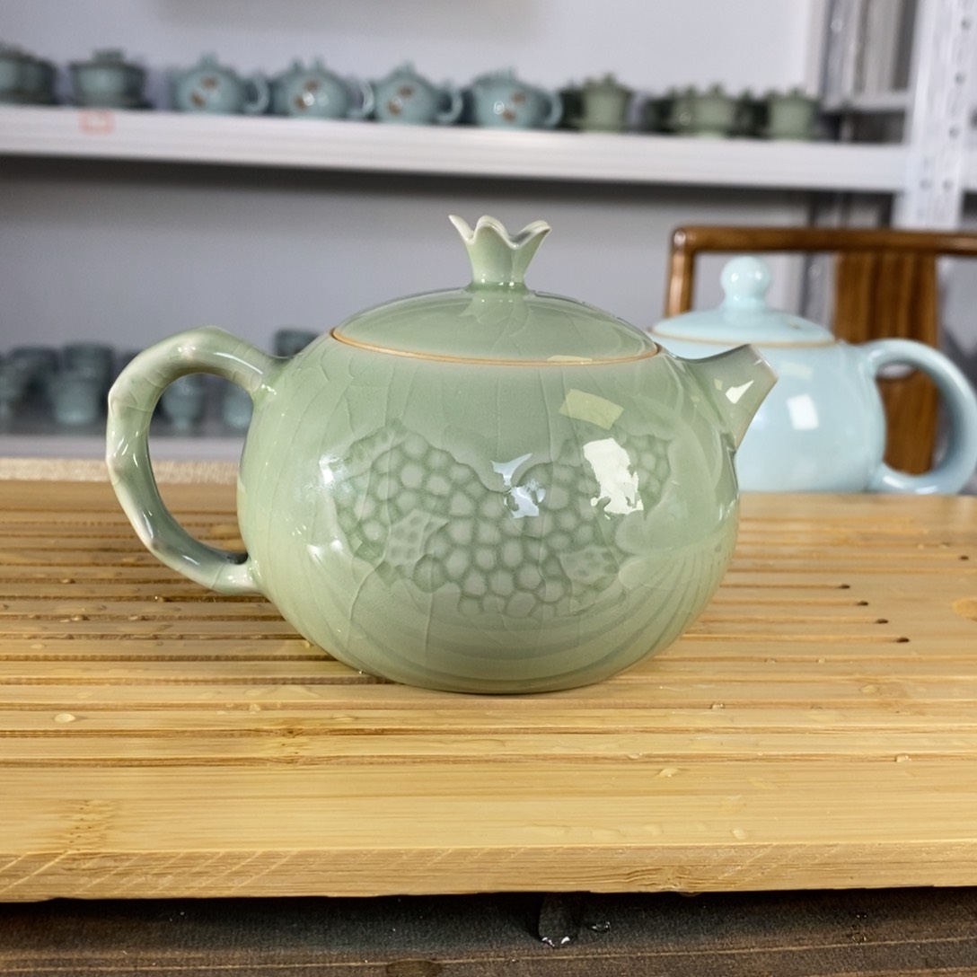 【闪购商品】豆绿石榴西施壶微微瑕。。。。。。。。