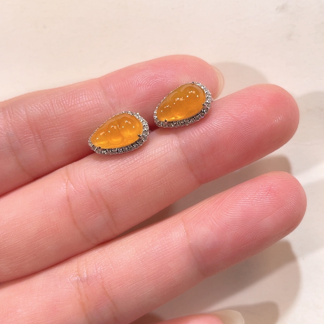 翡翠18K金镶嵌耳饰南非钻