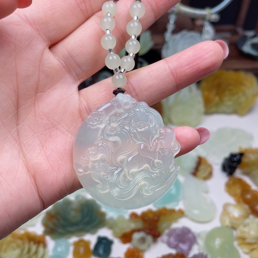 蛇纹石玉颈饰未镶嵌