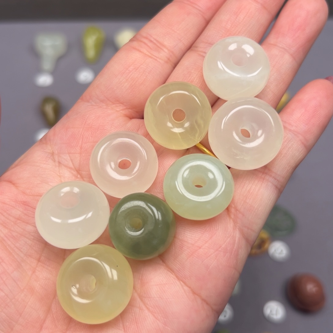 岫玉颈饰未镶嵌发一个