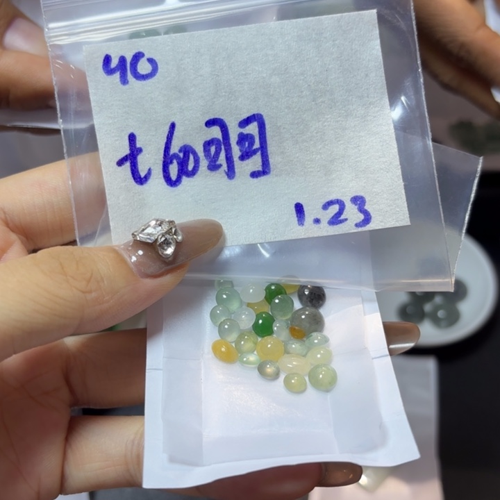 定制翡翠未镶嵌可**蝶不