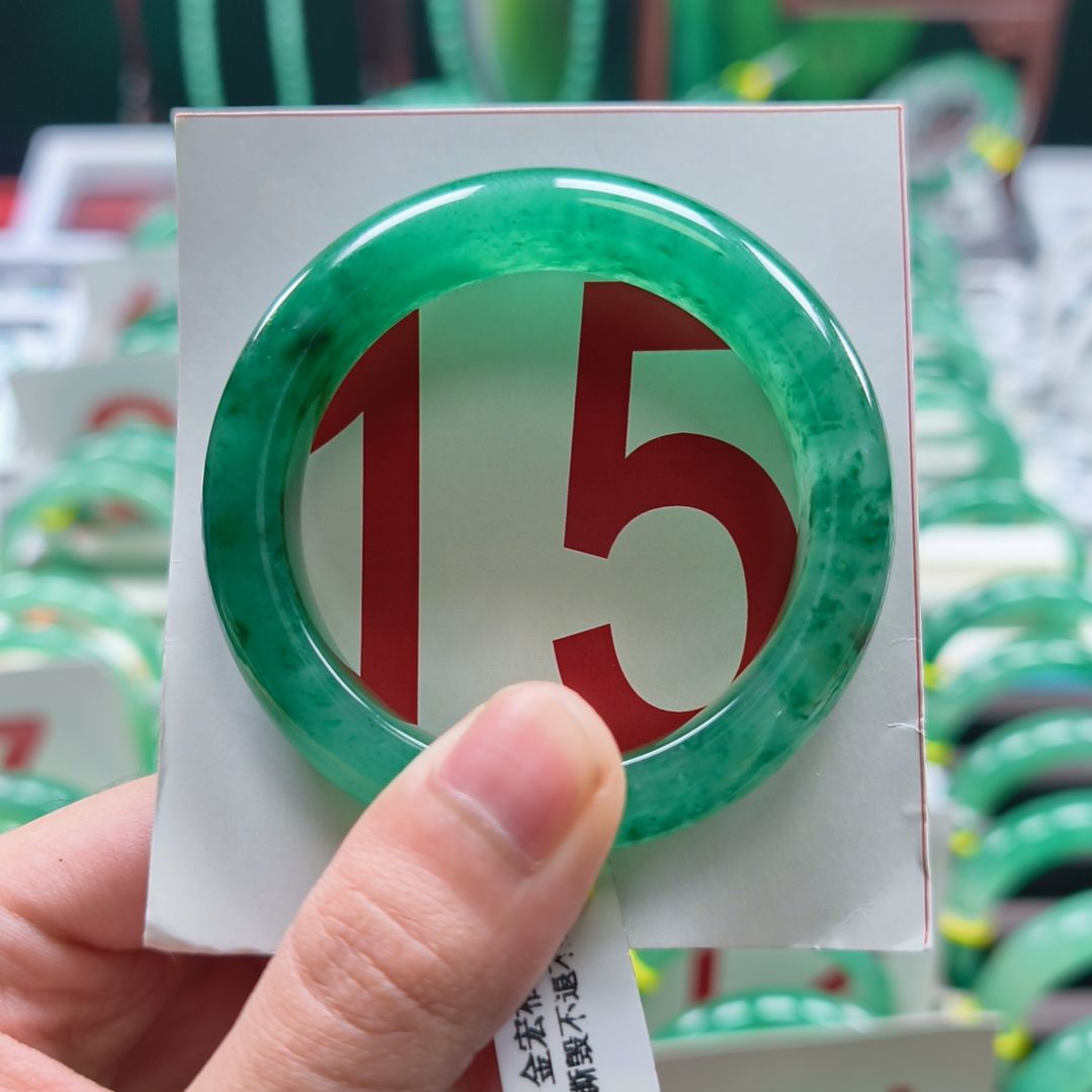 石英质玉（非洲翠）未镶嵌手镯非洲翠手镯