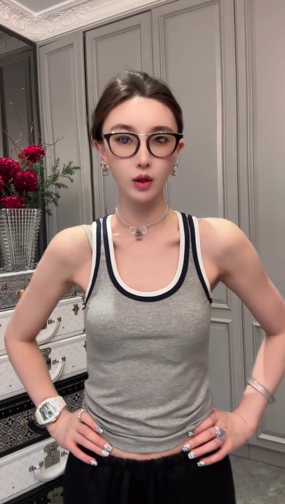 2025夏季新款修身显瘦撞色设计感吊带背心美美背通勤