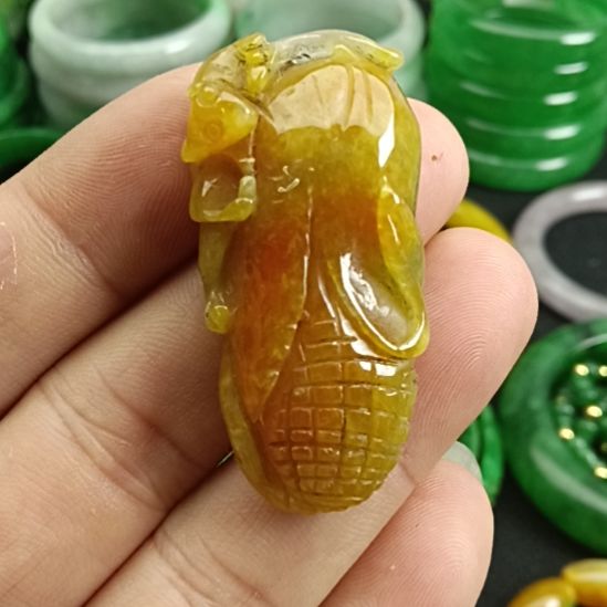 翡翠颈饰未镶嵌翡翠