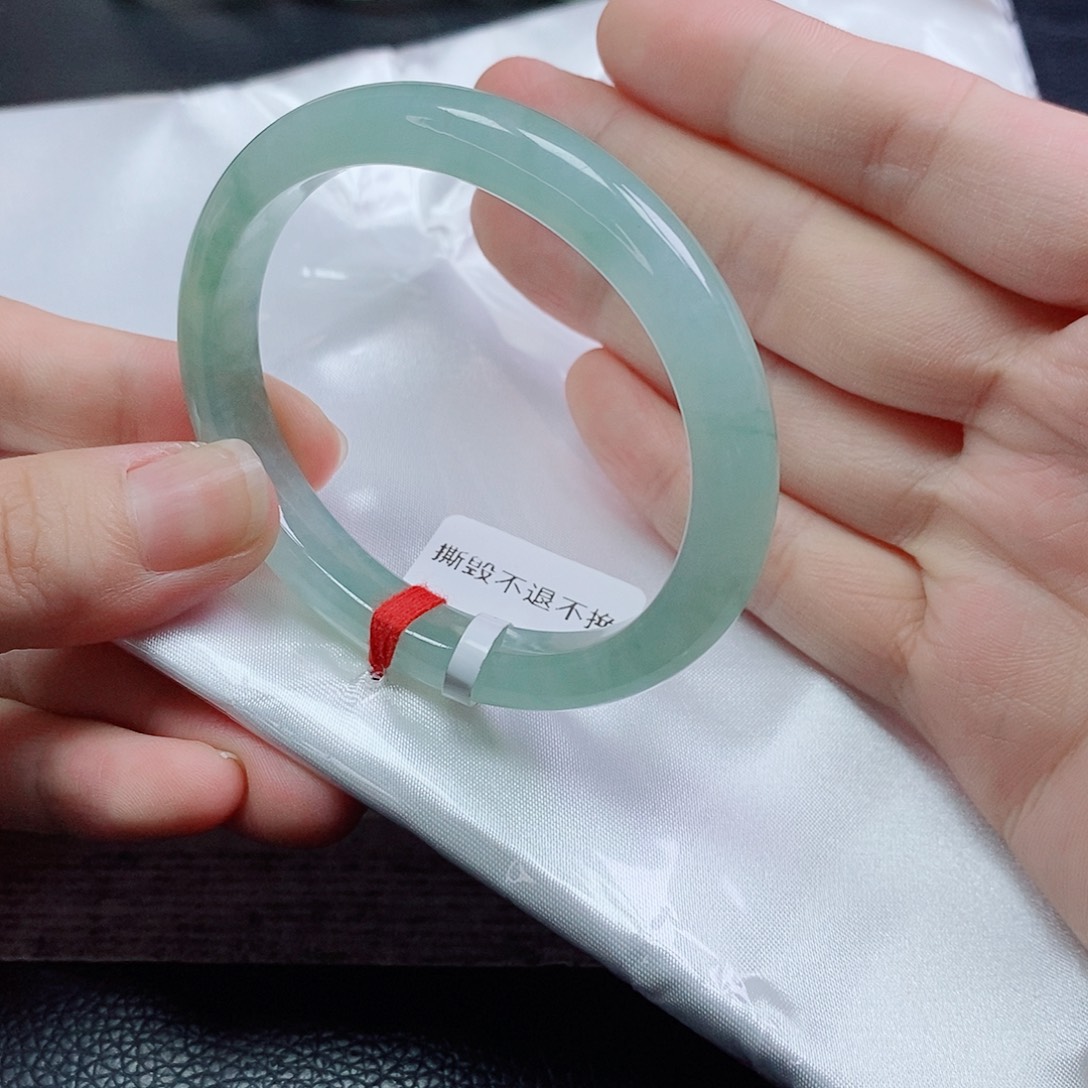 翡翠手镯未镶嵌53窄条贵妃冰甜绿 微抠瑕疵漏 51戴
