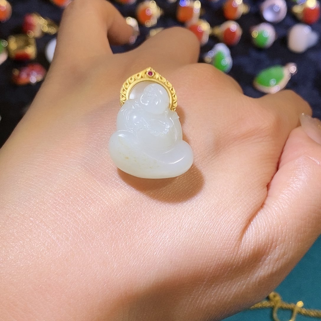 和田玉吊坠(不含链)18K金镶嵌