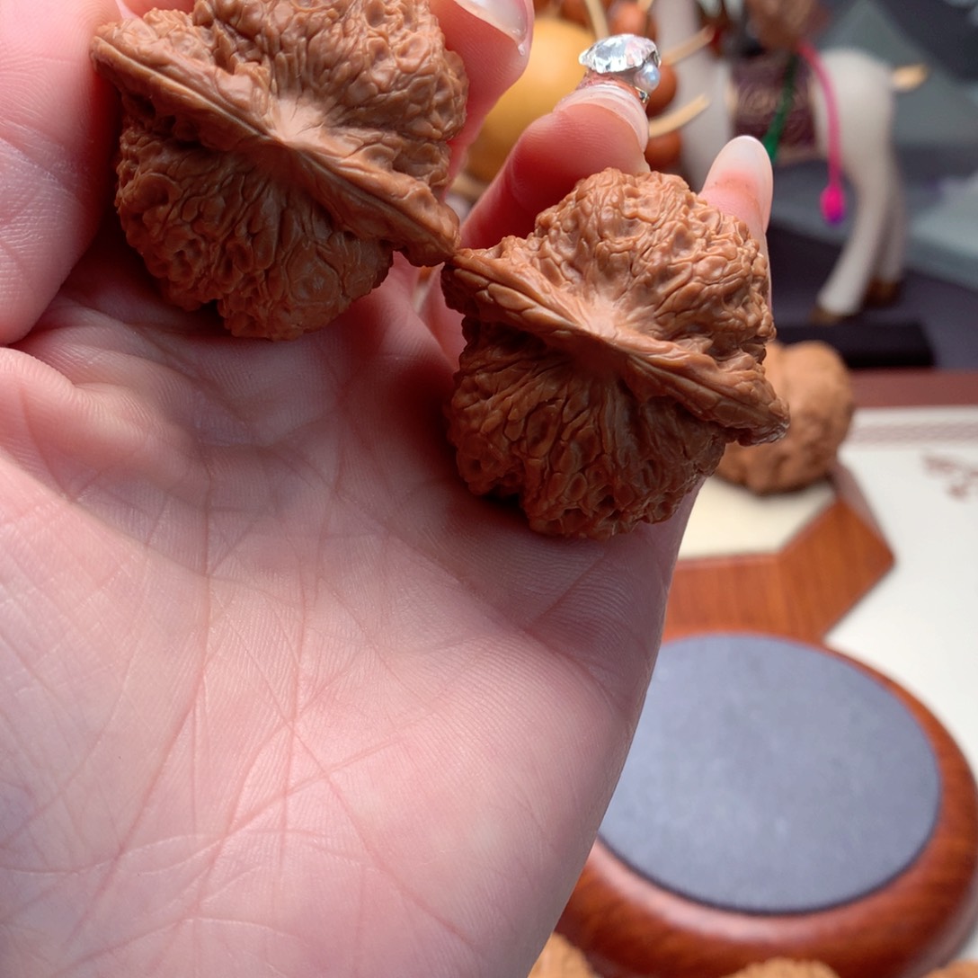 文玩核桃吊坠老***棍血麒麟。   全品。  6号