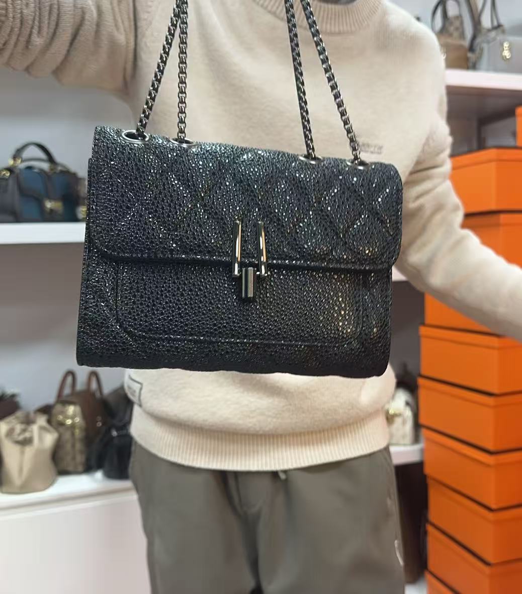 菱格链条包单根锁扣斜挎款单肩包流浪女士经典小方包