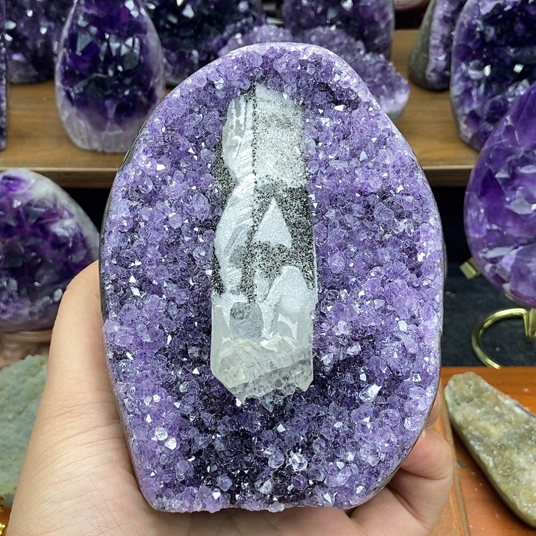 紫晶未镶嵌大型摆件（非配饰）