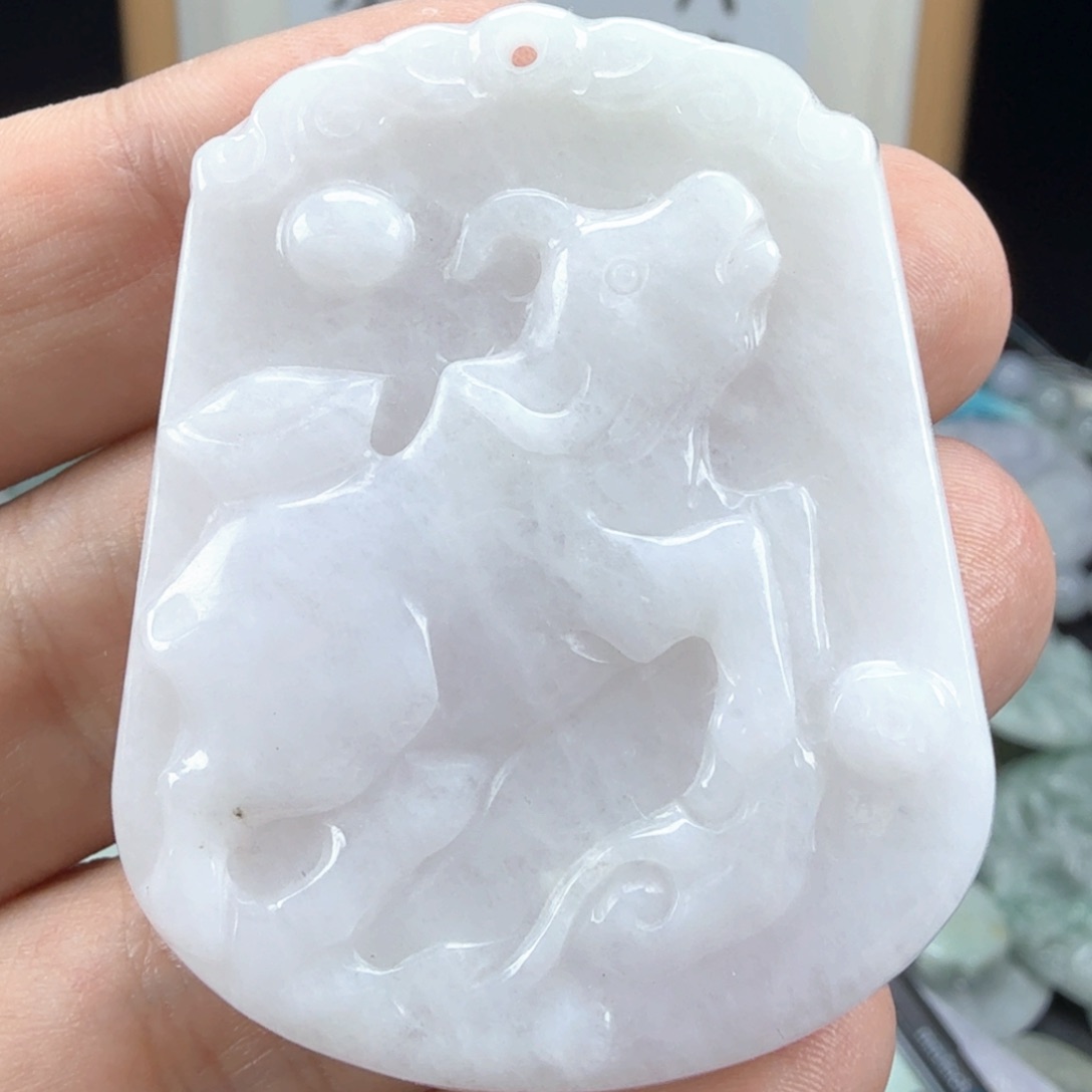 翡翠挂件未镶嵌翡翠