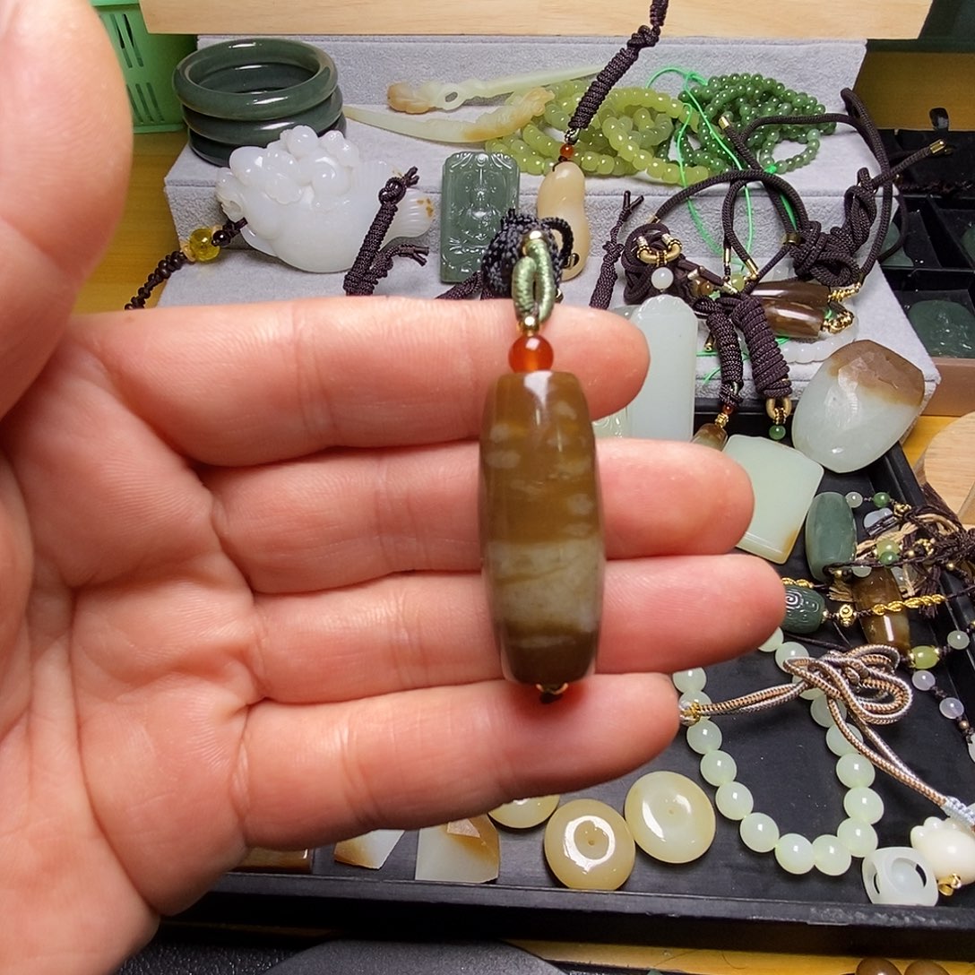 颈饰未镶嵌和田玉（糖玉）