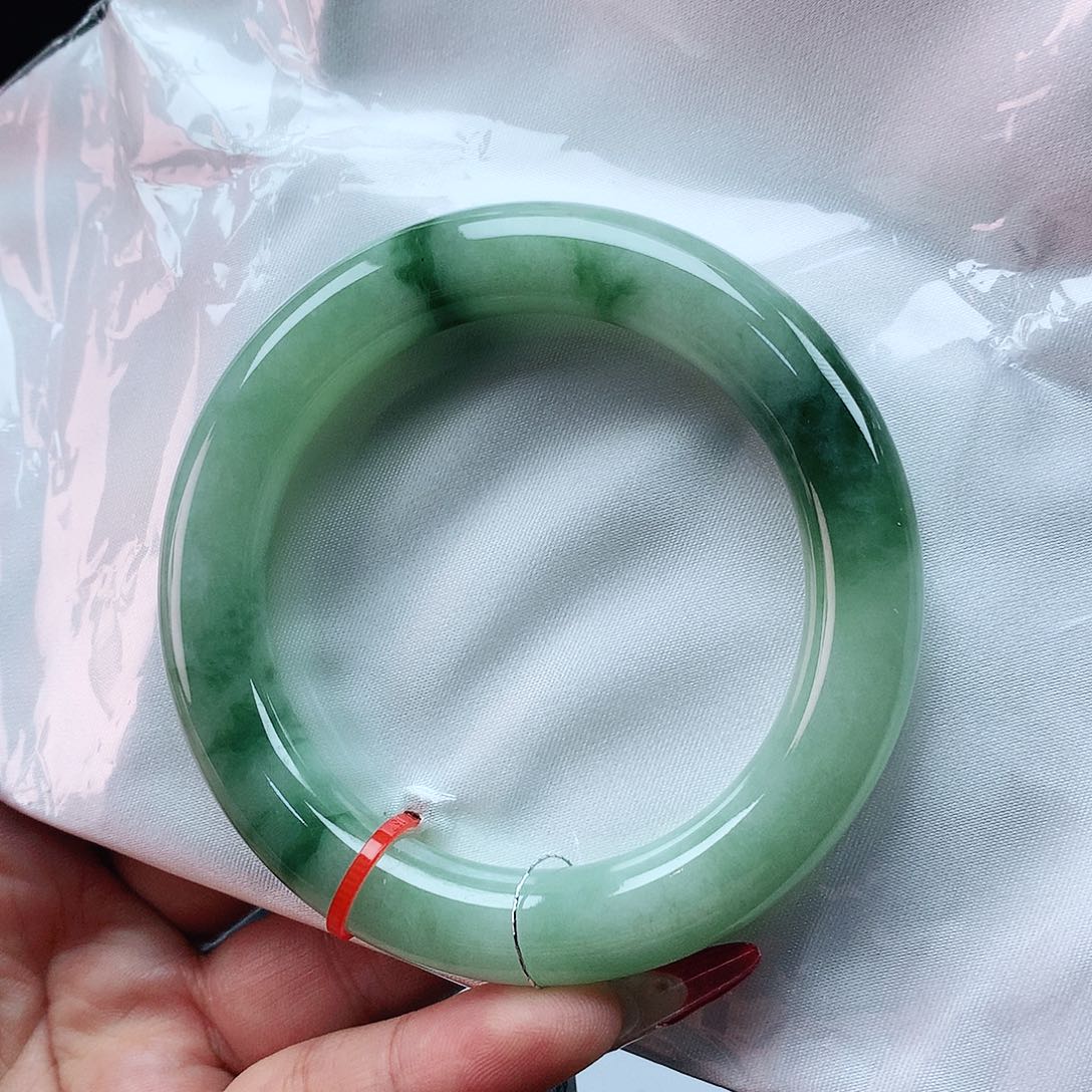 翡翠手镯未镶嵌56胖