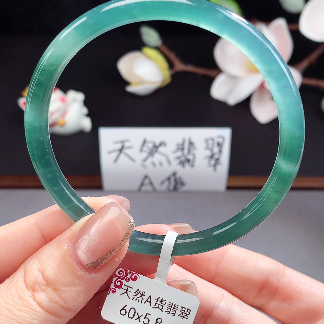 翡翠手镯（圆镯）未镶嵌