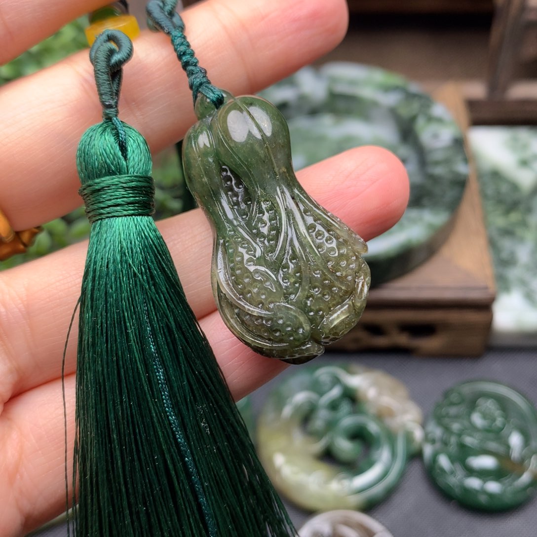 独山玉未镶嵌颈饰