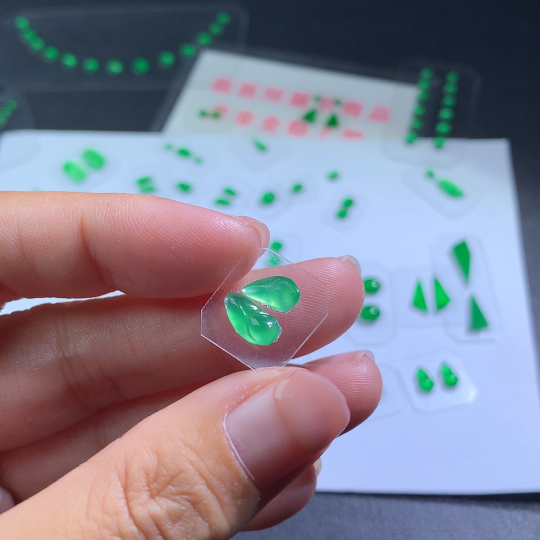 翡翠颈饰未镶嵌兰花