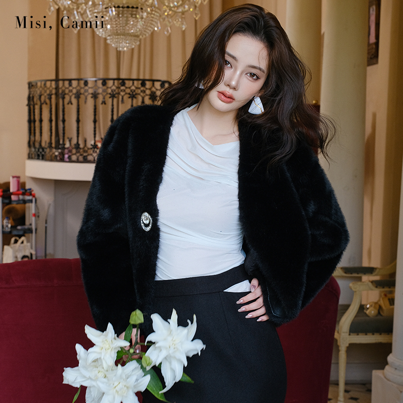 Misi,Camii2025早秋新款女装订制扣饰环保毛外套名媛时尚气质穿搭