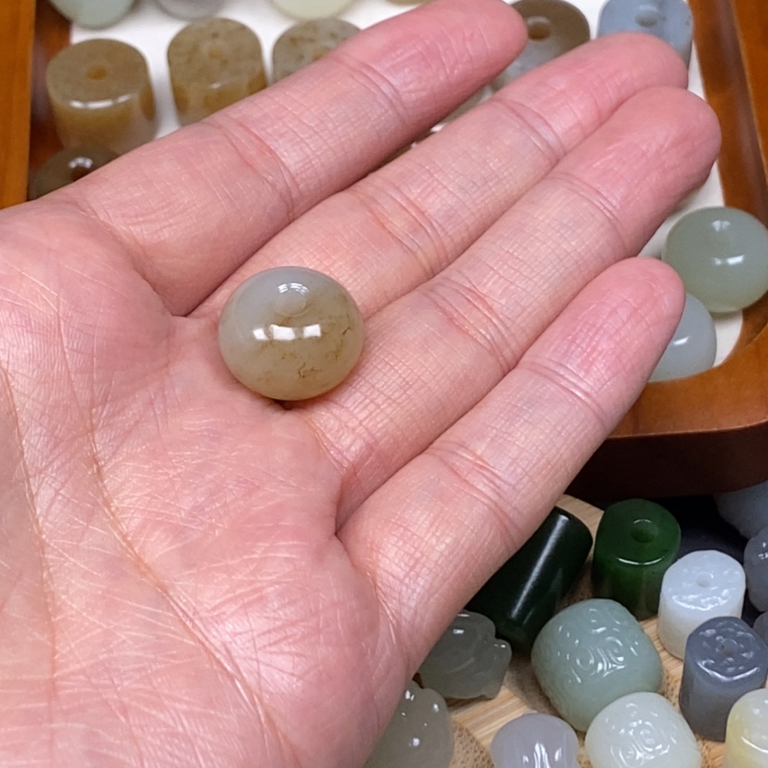 g***g和田玉未镶嵌颈饰