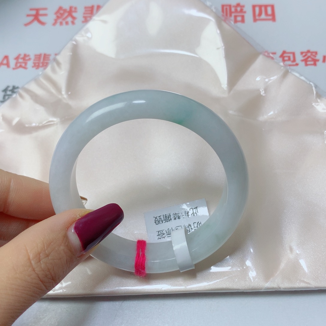 翡翠手镯未镶嵌玲**记