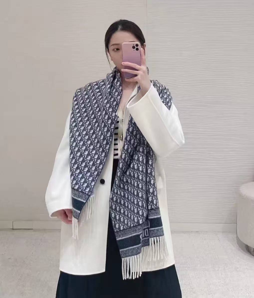 欧美加厚轻职风围巾针织女厚款字母印花披肩010配高档礼盒礼袋