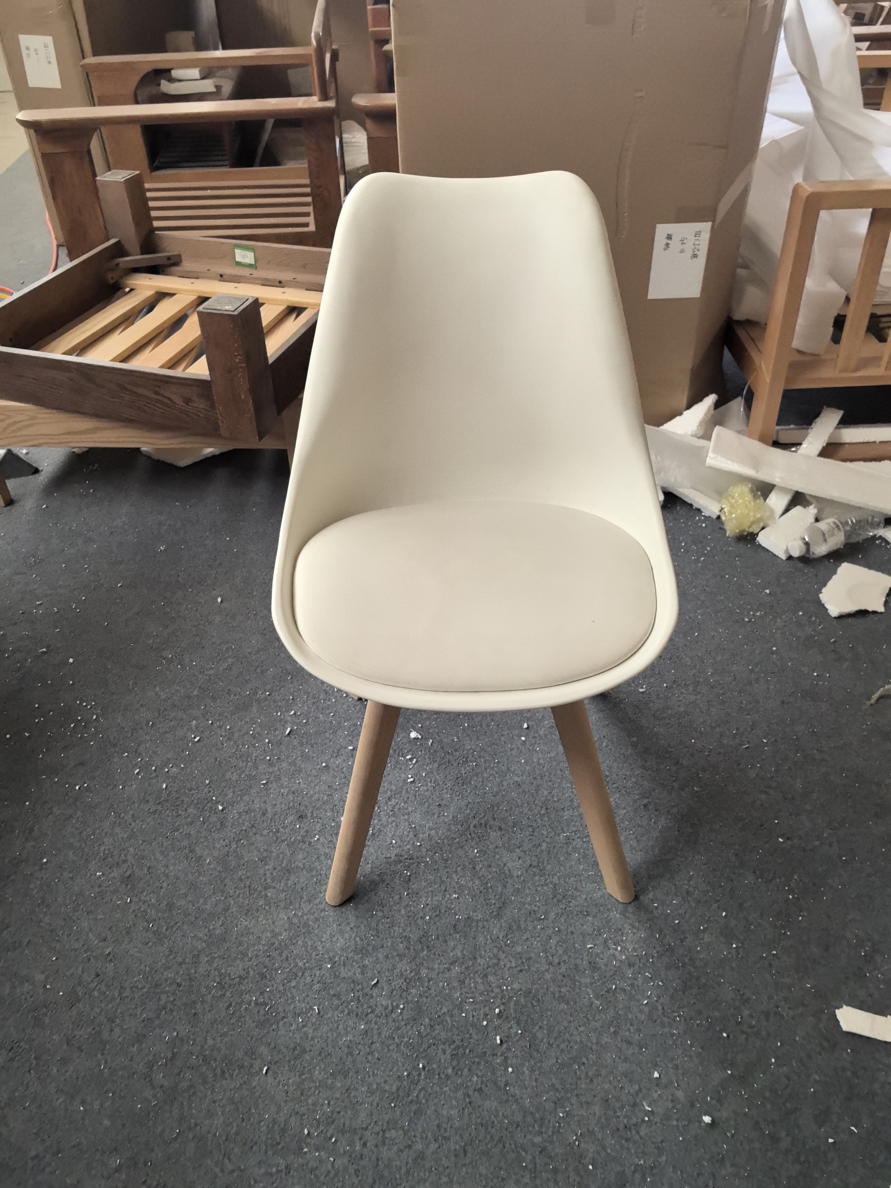 榉木软包白色单人椅现货