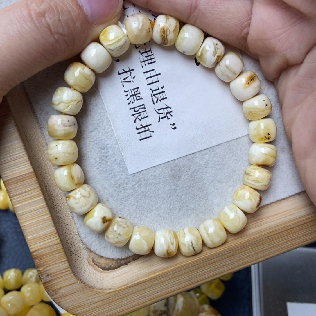 琥珀未镶嵌珠宝奇石95