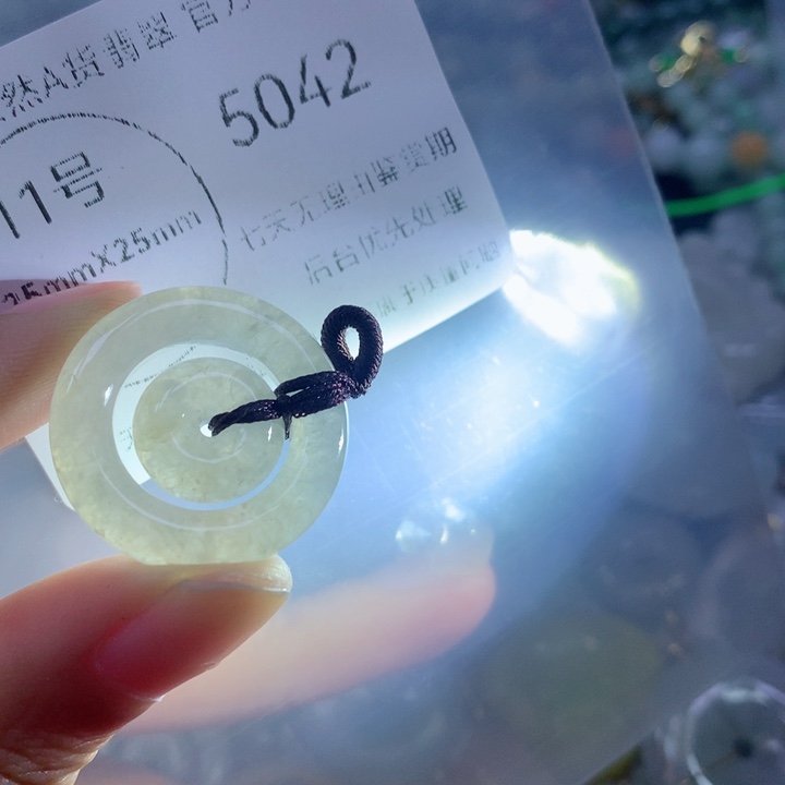 翡翠挂件未镶嵌翡翠