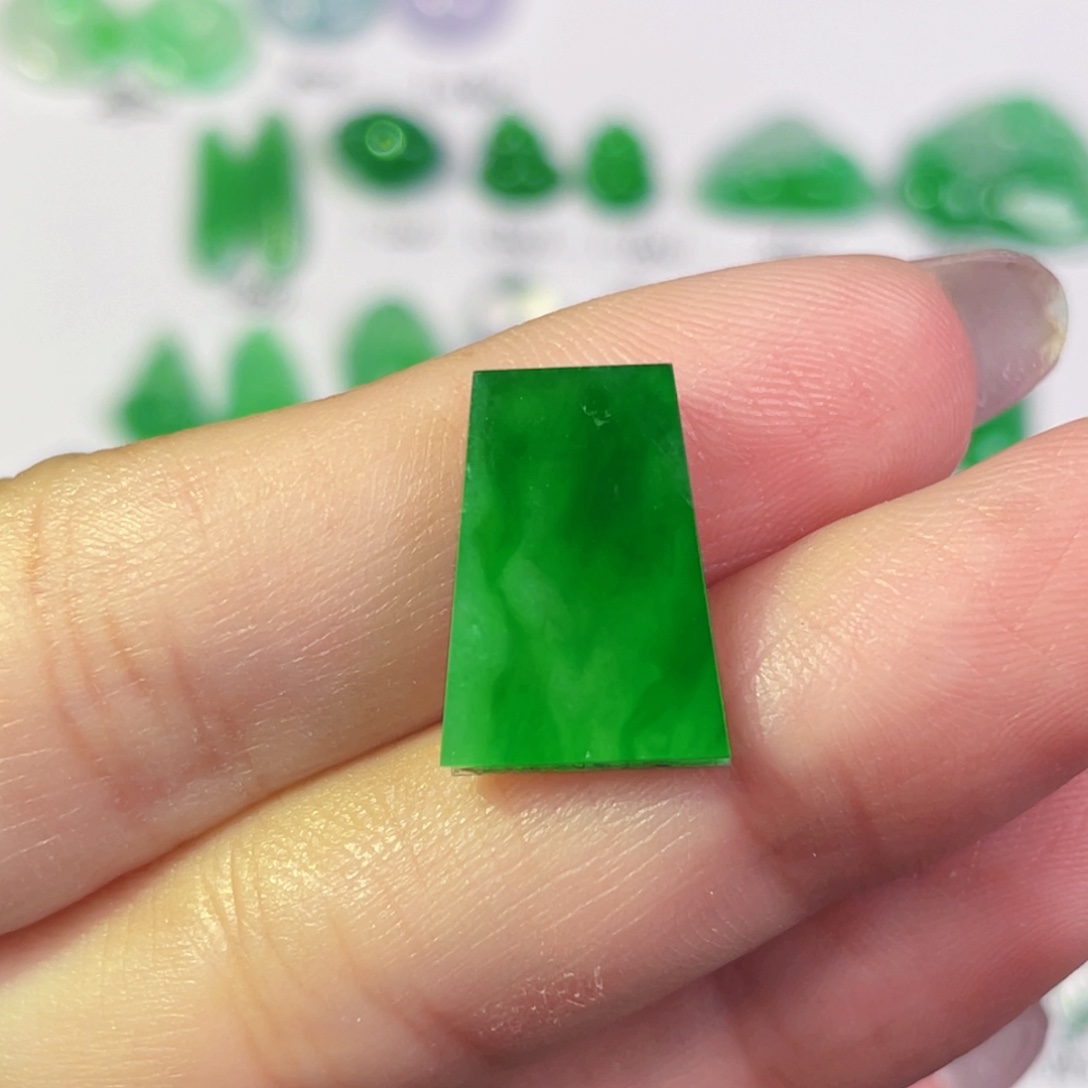 翡翠未镶嵌颈饰裸石